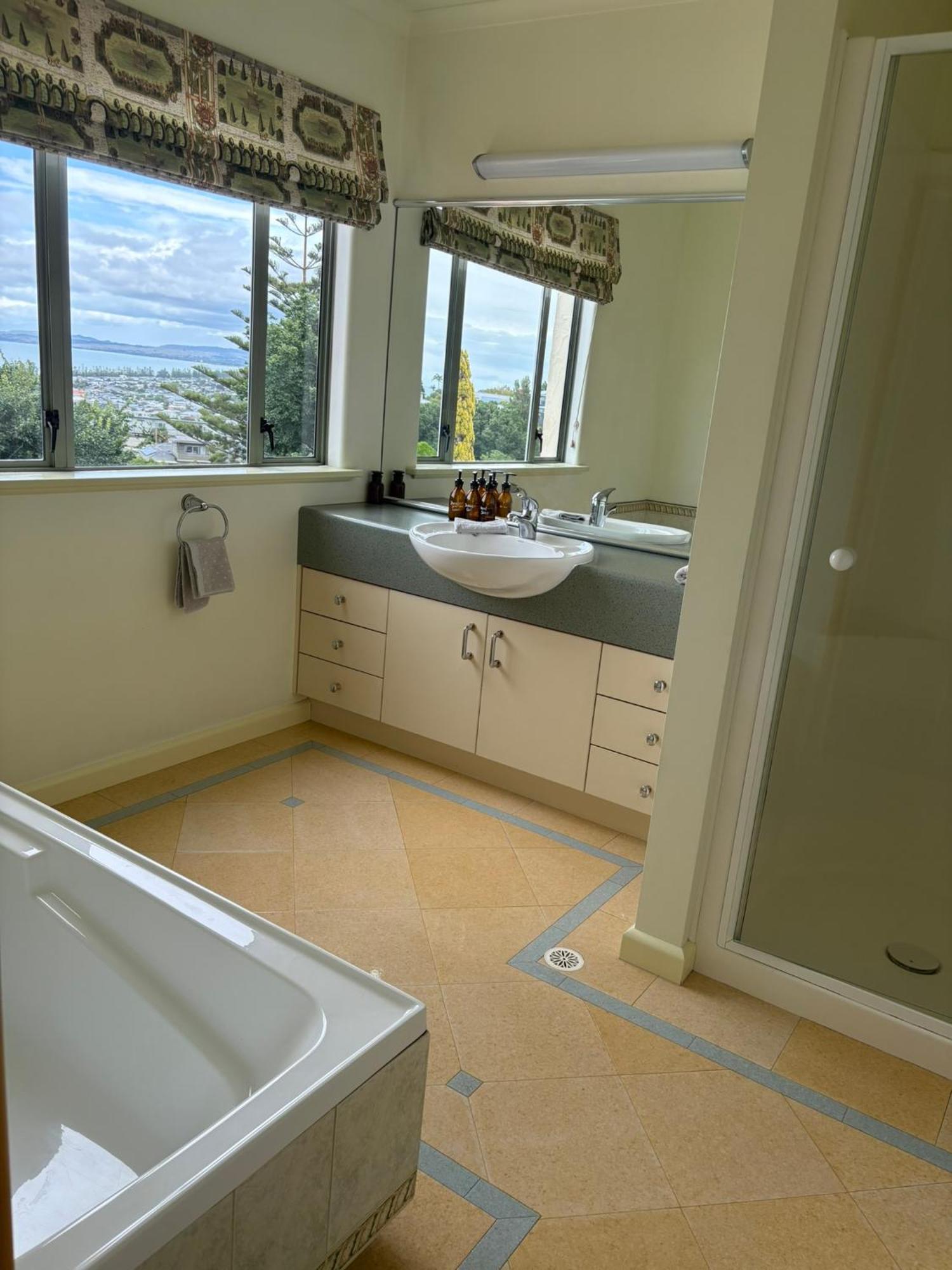 Seaview On Sealy Apartment *